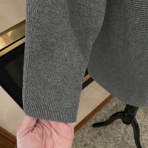 H&M Round Neck Gray Pullover Sweater Sz. M - Picture 6 of 11